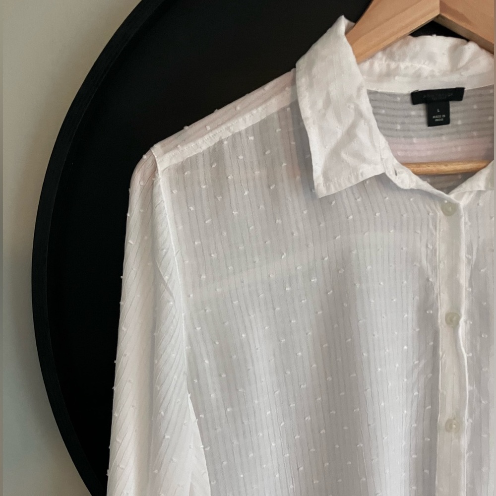 ANN TAYLOR Swiss Dot White Button Down SIZE L